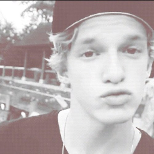 just one of those #Angels that loves @CodySimpson and @AlliSimpson. Paradise October 2nd. #PrayForSurf

http://t.co/exxgQ1Nfkr