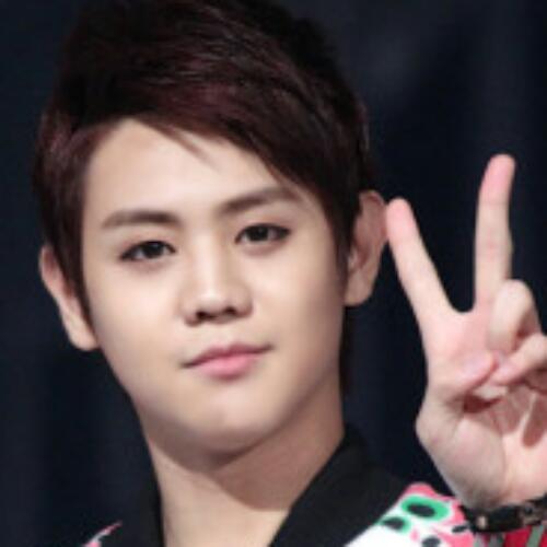 누나와 친구 베베누나♥ 비스트 용준형&양요섭 트윈홈 누구닷컴! B2ST Junhyung&Yoseop TWIN FANPAGE / first slogan '조으다'건 on sale! http://t.co/on9kkismWh