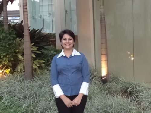 I m a very professional, fun loving and down to earth person.