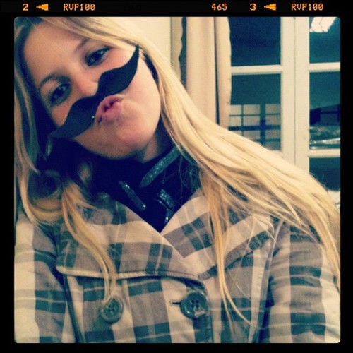 oooi,eu amo muito essa vadia aqui :3 haha p. @frannnnciele  '
