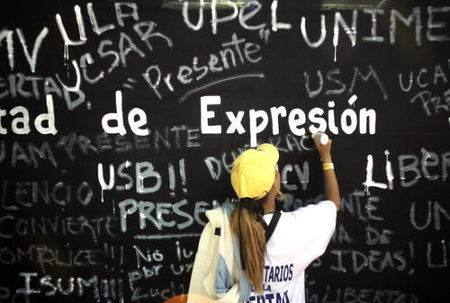 AccesoTotal... #SinCensura

Página creada por alumnos de Comunicación FCPyS UAQ