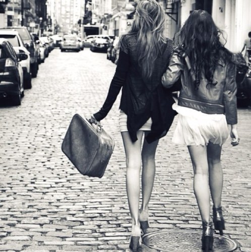 BFF_probzzzz's profile picture. A brunette and a blonde with an inseperable bond. Tweeting the problems you and your other half face #bffprobz