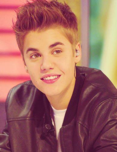 I'm Mesnina Belebieber , I Love You So Much @justinbieber #UndertheMistletoe #Believe ♥
