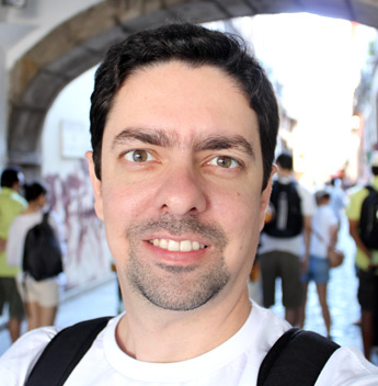 Profissional de marketing! Curte viagens, fotos, vídeos, sinuca e um bom papo com velhos e novos amigos!