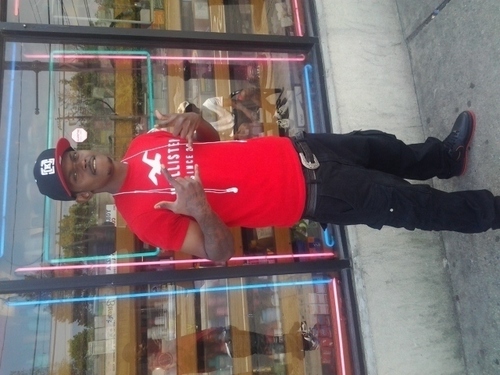 ShotBoutadolla's profile picture. Artist/song writter....these niggaz hit the scene..ME i make the scene!!