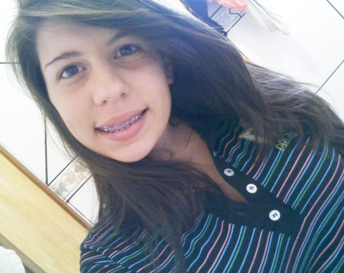 Ela sonha com um dia melhor, com uma vida melhor pra
se viver
E não desiste nem por um segundo, hoje esse mundo é dominado por você