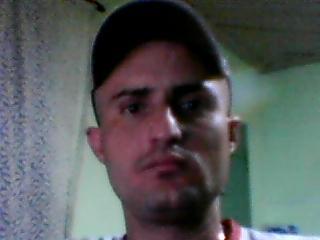 eu sou a semente que não segou no sol mais a semnte que Jesus rega cada manhã com seu orvalho e com suas cotas do puro perfume dele para contagia as pessoas