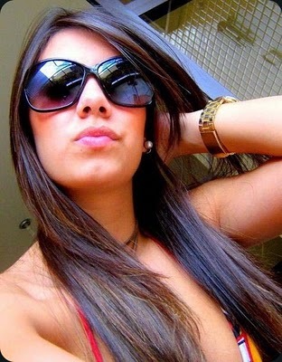 Estudante,19 anos,insegura,chata,besta,feia e estranha.siga-me se quiser :D