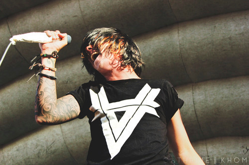 Official twitter of Vic Fuentes. Vocals for @OMandM. Owner of http://t.co/HQmlRHXyew @anthemmade