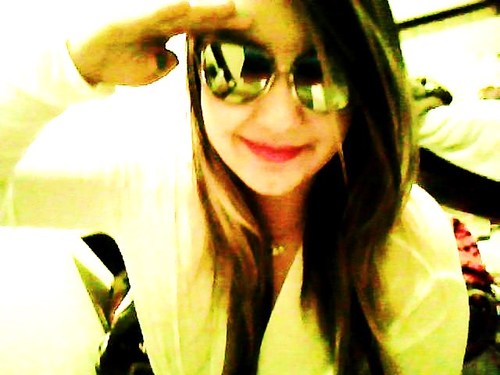 Sempre com os amigos do lado, saindo, se divertindo, sem se importar com o amanha, ou com o que vai acontecer depois. !