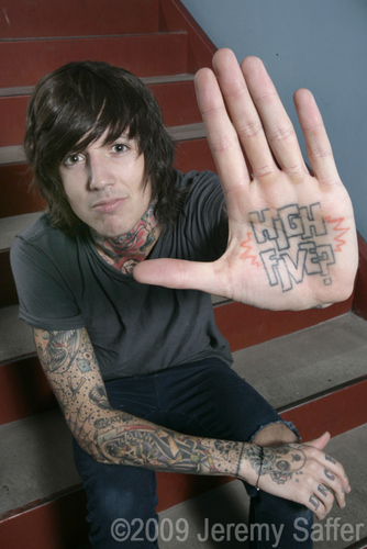 você qui é fã de #BMTH follow me ?