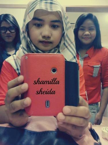 hye ... Im a simple person :) baru saja disini ,, *^-^* you follow me , insyaallah i follow you back ... salam berkenalan .. (^_^)