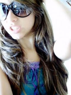 Eu que vivo com α cαbeçα nα luα, com músicα no ouvido e corαção nα bocα :)
eu sou meninα e mulher, eu sei muito bem o que quero. segue ????