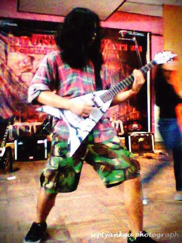 Metal | @poetrimutiara
\m/