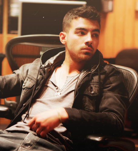 Joe__JonasFake's profile picture. daddy to Alison Marie Jonas 7/17/12