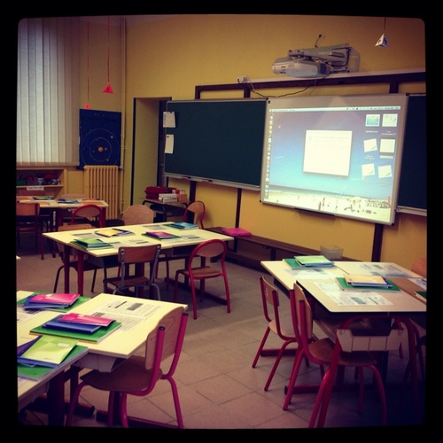 Nous sommes les élèves de CE1 CE2 de la classe de maître François à Gaujacq dans les Landes.