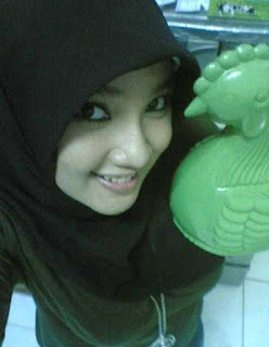 sama-sama aneh
