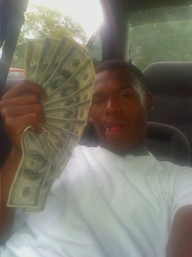 UM JUST DAT NIGGA  DATS TRYNA GET RICH FUCK DA BULL OR GET YO CARD PULLED........ STR8 LIKE DAT............ 300 WE OUT HUR