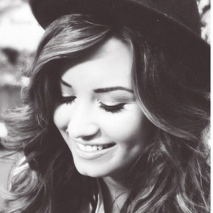 'Hope is the little voice you hear whisper maybe when it seems the entire world is shouting No!'
♥ Lovatic 4 life ♥ WWE Fan! #TeamNOTVergin
I love @ddlovato