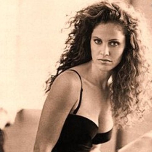 JulieMarketGirl's profile picture. Was the daughter of a market seller, now I am in Storybrooke looking for the one that got away #RP