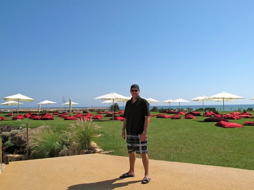 International Poker Dealer and shark enthusiast.