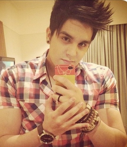 Luan Rafael, não te amo como ontem, te amo 1000 vezes mais!!!! Desde: 17/01/12 Luan seguiu: __/__/__ !!! @AJ_26 deu RT dia 31/03/12.