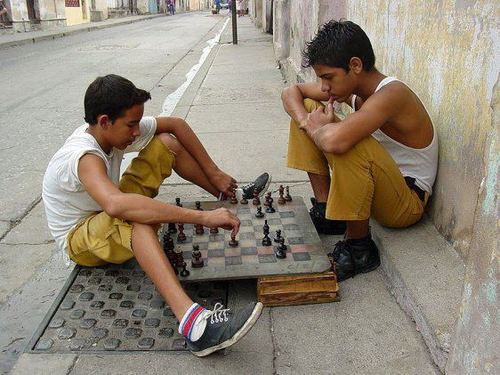 Militante de la izquierda PSUV.  Socialismo sin Ajedréz, shogi, xiangqi , Janggi y GO, no es socialismo .Hagamos una patria de estrategas!. No respondo a escuál