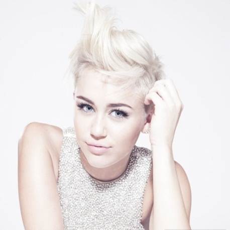 Não sei fazer bio, desculpa sociedade. MANHÊ CADÊ MEU CHURROS?? @MileyCyrus @ddlovato ♥ KEEP CALM RADIATE LOVE AND STAY STRONG  ♥ 13/05/11~18/11/11~19/04/12 ♥