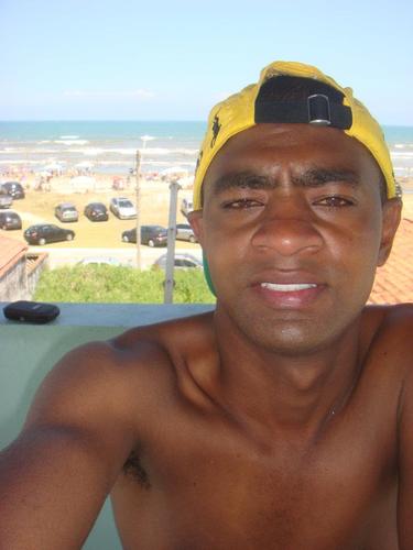 Quem se descreve se limita !