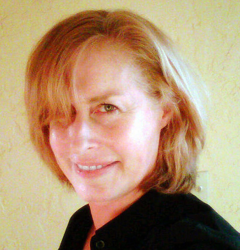 MidEstParallelU's profile picture. Desperately seeking smart reads.