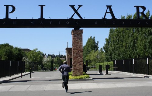 rcari's profile picture. 