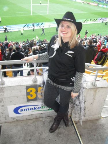 Sports mad. Passionate. Research and Policy Manager for the Cancer Society of New Zealand.