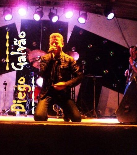 Não sei o que é oxigênio... eu respiro musica e adoração!!! Ministro de Deus ... 
contato : (81)8630-5003 ! Vaso em construção ... mas segui ai rs...