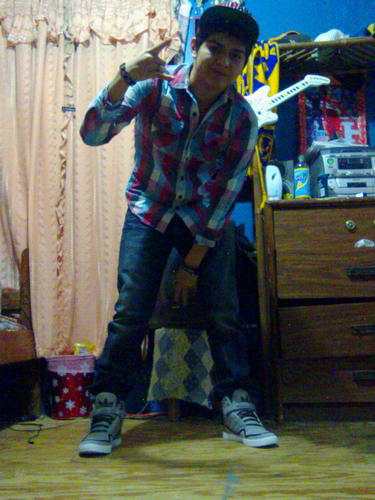 Dance ELECTRO,SHUFFLE,TECKTONIK,DUBSTEP,FLOGGER.. I LOVE SOCCER,FOOTBALL,GIRLS, :D ^.^