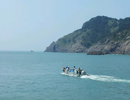 C_bead's profile picture. 칭찬은 고래를 춤추게 하지만 경청은 영혼을 춤추게 한다.