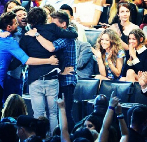 MrsKT1D's profile picture. HIIII! this is a twitter fan page! i update everything bout @onedirection ! plus i follow back and do shippings! xxx