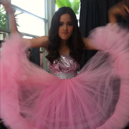 hi I'm yaya both not real that real @yayaurassaya:) ญาญ่า อุรัสยาฟอลมาคุยกันได้น่ะค่ะ ญาญ่าสาวน้อยแลสซี่ ขอบคุณที่ติดตามผลงานน่ะค่ะ^^