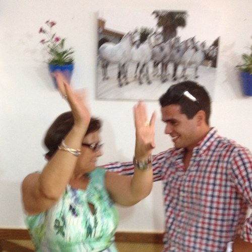 luisitocastejon's profile picture. cantandole a la vida y construyendo sueños!! Improvisando un guion definitivo!!! Hijo de la señora de la calle de la fuente y hermano del señor de utrera!!