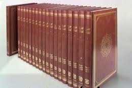 قال شيخ الإسلام ابن تيمية رحمه الله :
لـيـس تـحـت أديـم الـسـمـاء كتاب أصح 
من البخاري ومسلم بعد القرآن74/18.