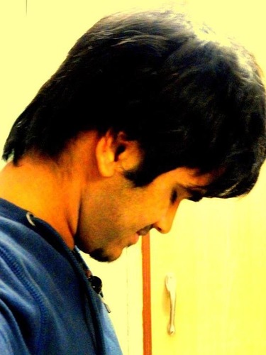 I am an aspiring engineer and i love playing football :))