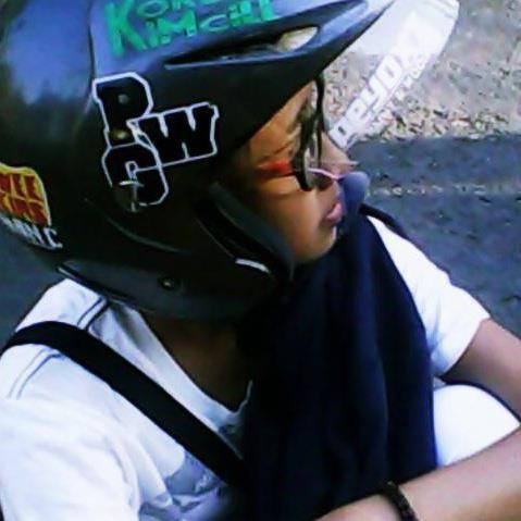 shitymbemt's profile picture. ╭(^▽^)╯      ǝǝd ǝǝʍ suıʞsɐƃ     ╭(^▽^)╯