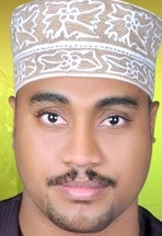 لعَيْنَيْكِ ما يَلقَى الفُؤادُ وَمَا لَقي ** وللحُبّ ما لم يَبقَ منّي وما بَقي
وَما كنتُ ممّنْ يَدْخُلُ العِشْقُ قلبَه ** وَلكِنّ مَن يُبصِرْ جفونَكِ يَعشَقِ