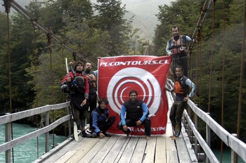 somos una agencia de turismo aventura ubicada en la ciudad de Pucón,nos encanta la aventura y compartir experiencias con los viajeros