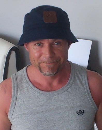 I don't take life to serious but belive every day is a gift an should be treasured!