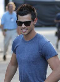 MTlovesTL's profile picture. here for taylor lautner
26 september 2011 i met him! 
best day of my life!
~
