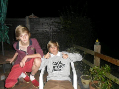 JamesWa95097734's profile picture. Im A pro Footballler nicest six pack in my  Collegel!! Follow and i follow back!!! i plaay for west ham under 14s