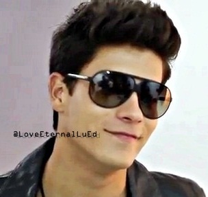 é neh com mais de milhoes de sorrisos no mundo , e eu escolhi logo o seu! pooq será né? Thurnática sempre ♥@Aguiarthur
Since 12/06/12