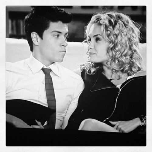 Esse fc foi criado pq nos amamos  @Lua_Blanco
fc criado no dia (23/11/11)
Donas:Nandinha e July
Madrinhas:Taty tnt  Belly e Bella