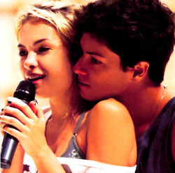 E quando eu estou triste, voces sao meus motivos para poder sorrir
@Aguiarthur & @Lua_Blanco
12.06.12