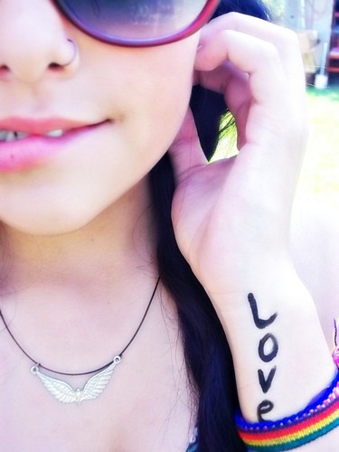COMPORTADA , CARINHOSA , FOFA , LINDA , CHARMOSA , DORITOS E PEPIS , 

     - MUITOO FELIZ :D '''